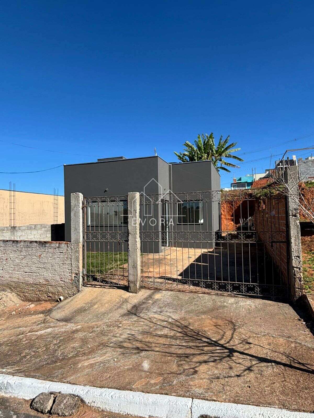 Casa à venda em Monte Sião, Jardim América, com 1 quarto, 200m² - Évora Imóveis