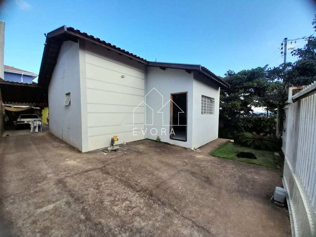 Casa à venda em Monte Sião, Jardim América, com 1 quarto - Évora Imóveis