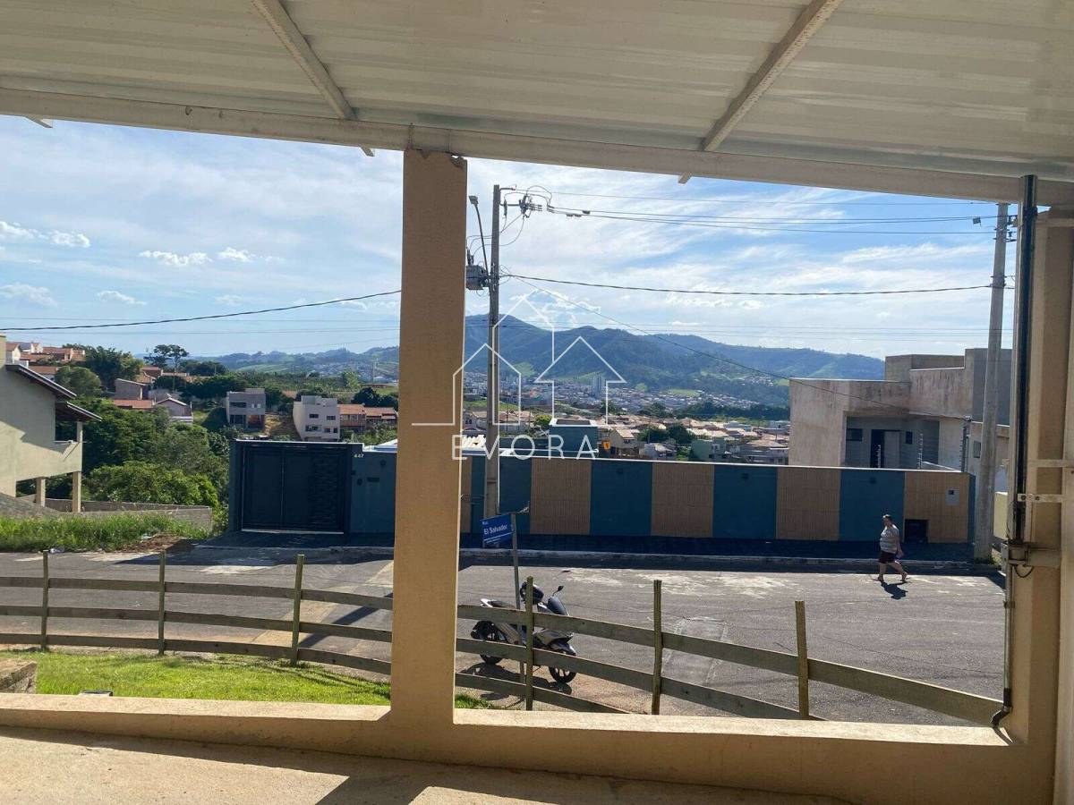 Casa à venda em Monte Sião, Jardim América, com 2 quartos, 220m² - Évora Imóveis