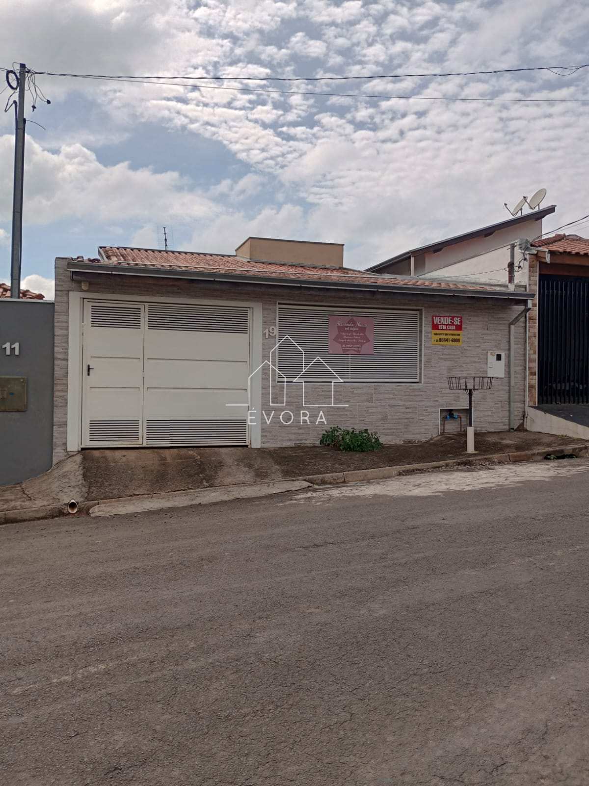 Casa à venda em Monte Sião, Jardim América, com 2 quartos - Évora Imóveis