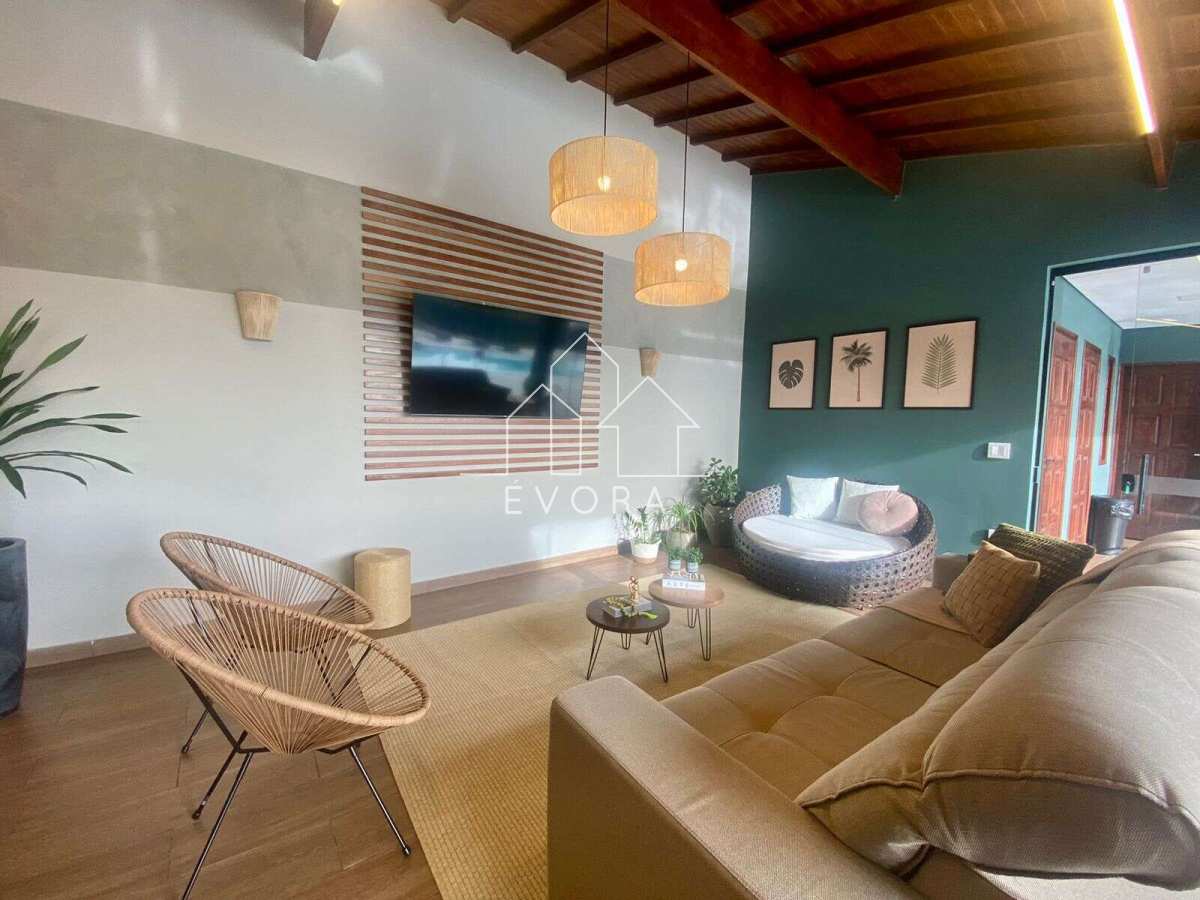 Casa à venda em Monte Sião, Jardim América, com 3 quartos, 400,00m² - Évora Imóveis