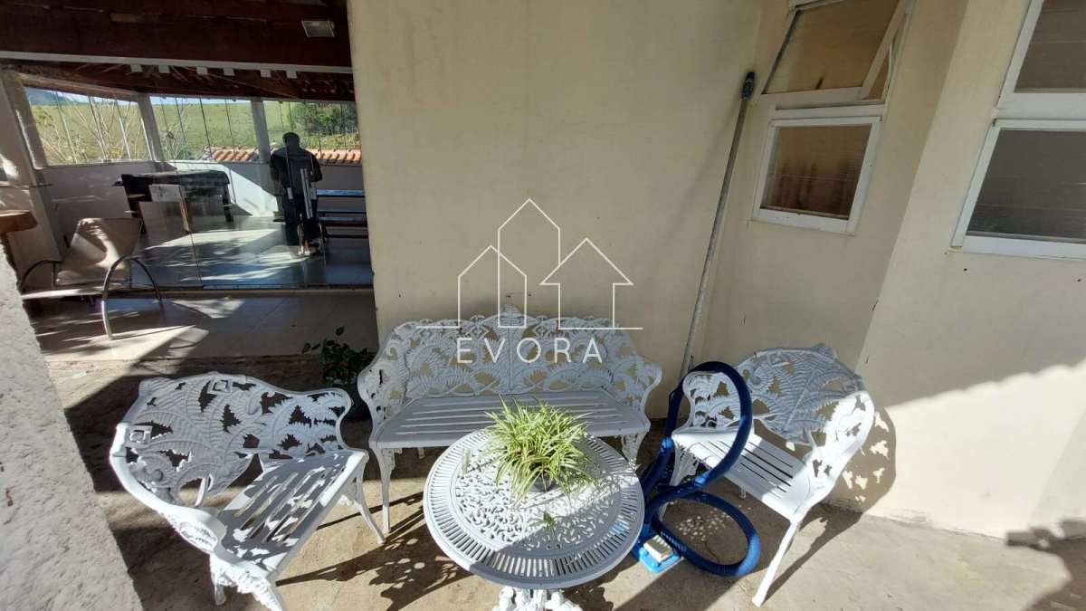 Casa à venda em Monte Sião, Jardim América, com 3 quartos - Évora Imóveis