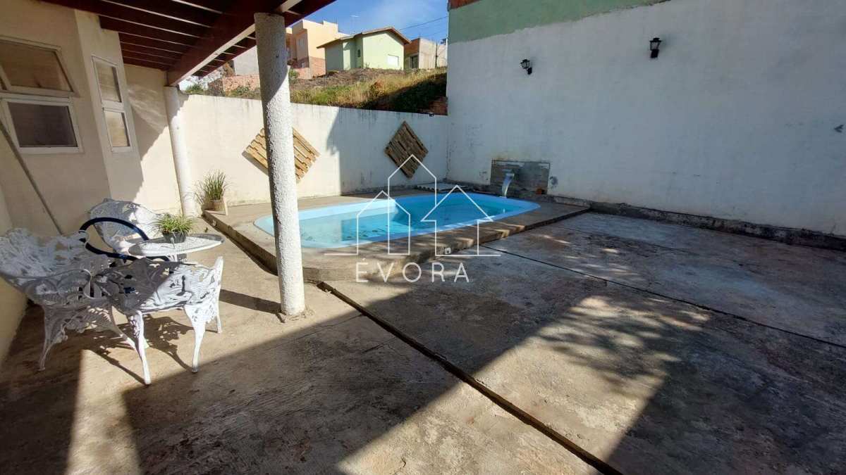 Casa à venda em Monte Sião, Jardim América, com 3 quartos - Évora Imóveis