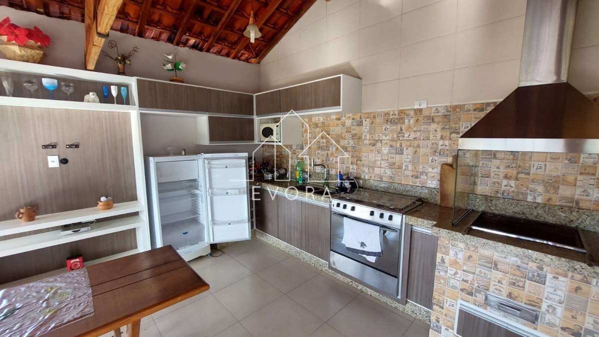 Casa à venda em Monte Sião, Jardim América, com 3 quartos - Évora Imóveis
