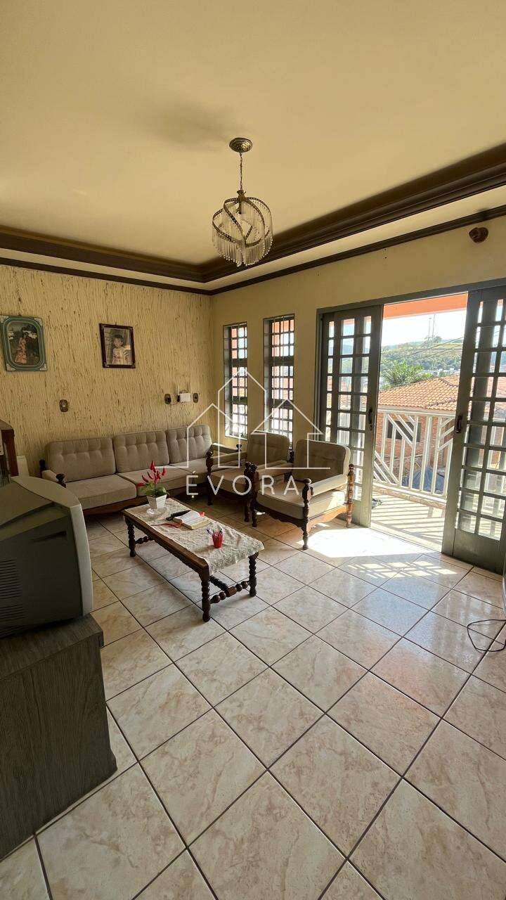 Casa à venda em Monte Sião, Jardim Mathias, com 3 quartos, 290m² - Évora Imóveis