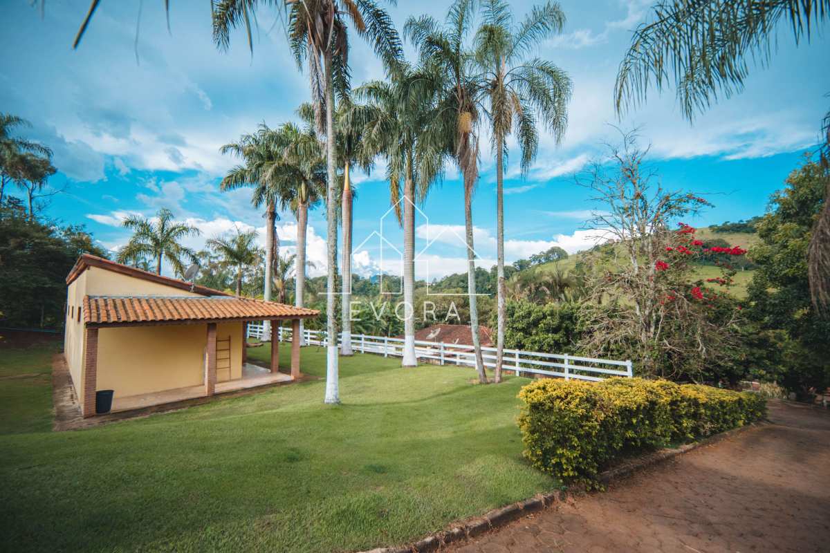 Chácara à venda em Monte Sião, Carapiá, com 6 quartos, 10.000m² - Évora Imóveis