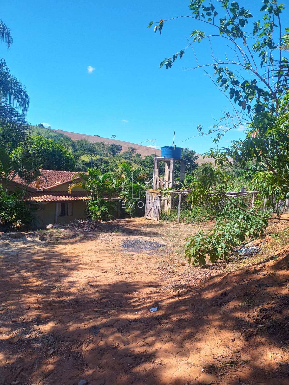Chácara à venda em Monte Sião, Cochos, com 4 quartos, 2.000m² - Évora Imóveis