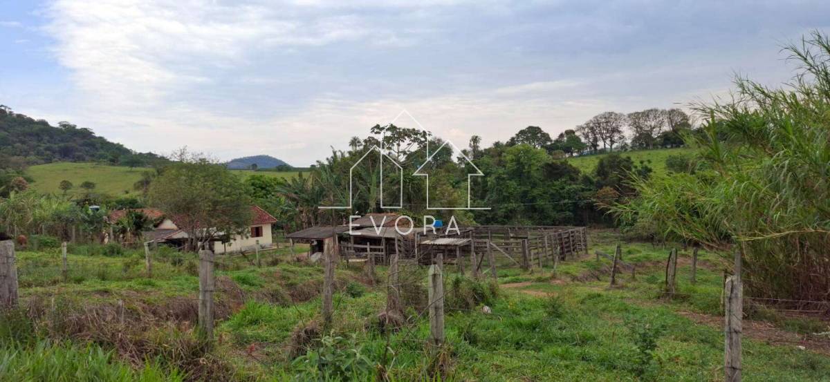 Chácara à venda em Monte Sião, Perobal, com 2 quartos, 7.500m² - Évora Imóveis