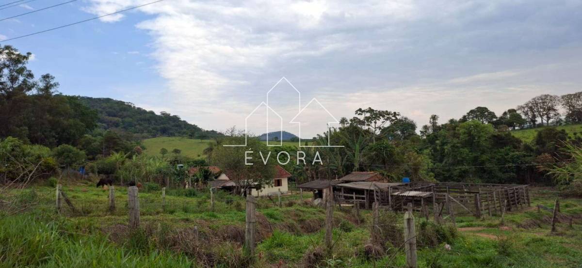 Chácara à venda em Monte Sião, Perobal, com 2 quartos, 7.500m² - Évora Imóveis