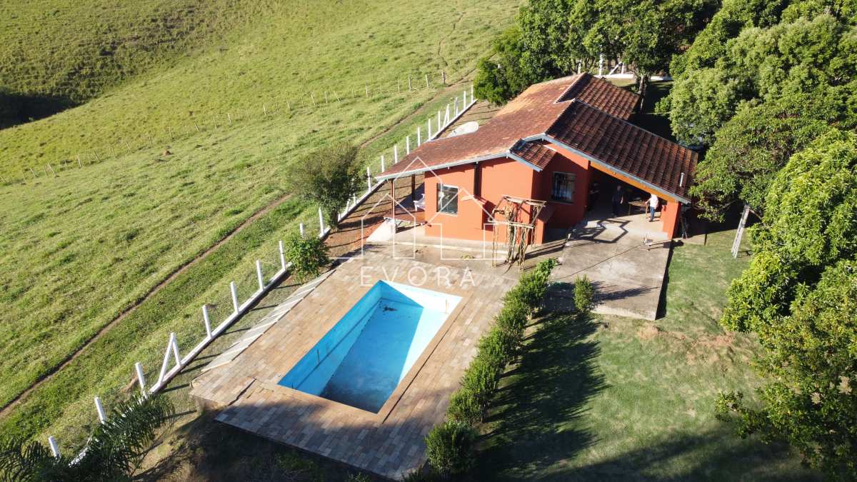 Sítio à venda em Monte Sião, Carapiá, com 3 quartos, 17,5Alqueires Paulista - Évora Imóveis