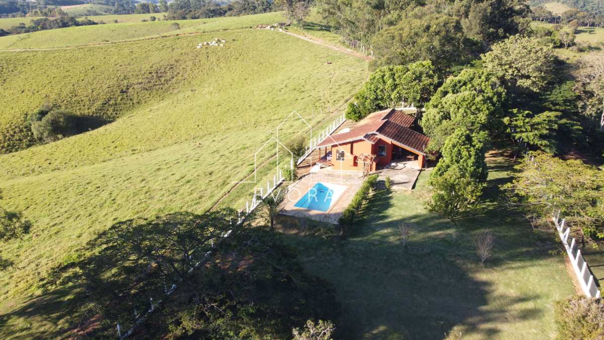 Sítio à venda em Monte Sião, Carapiá, com 3 quartos, 17,5Alqueires Paulista - Évora Imóveis