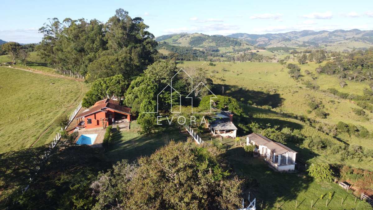 Sítio à venda em Monte Sião, Carapiá, com 3 quartos, 17,5Alqueires Paulista - Évora Imóveis