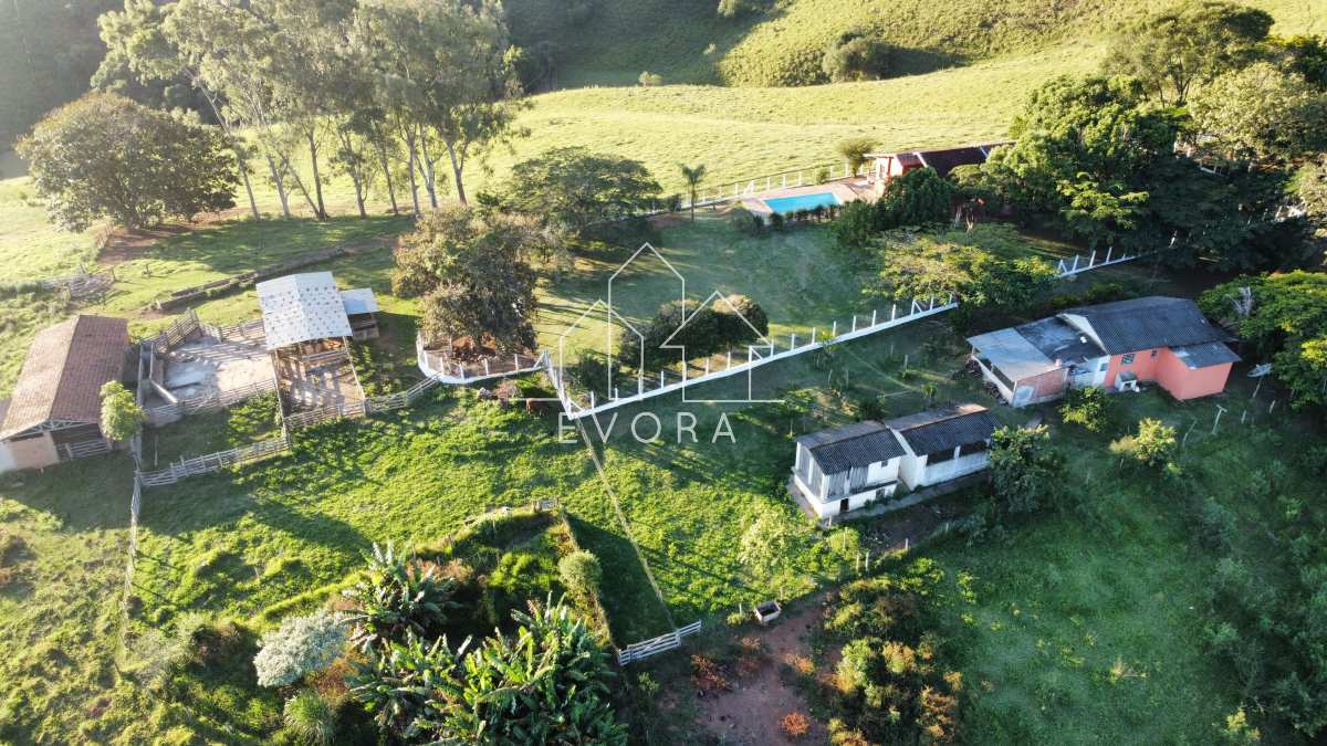 Sítio à venda em Monte Sião, Carapiá, com 3 quartos, 17,5Alqueires Paulista - Évora Imóveis